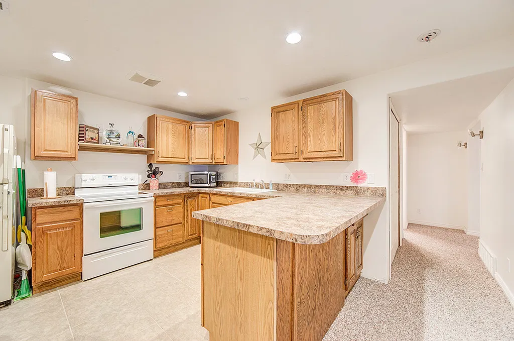 936 S Mountain Side Dr — Photo 3