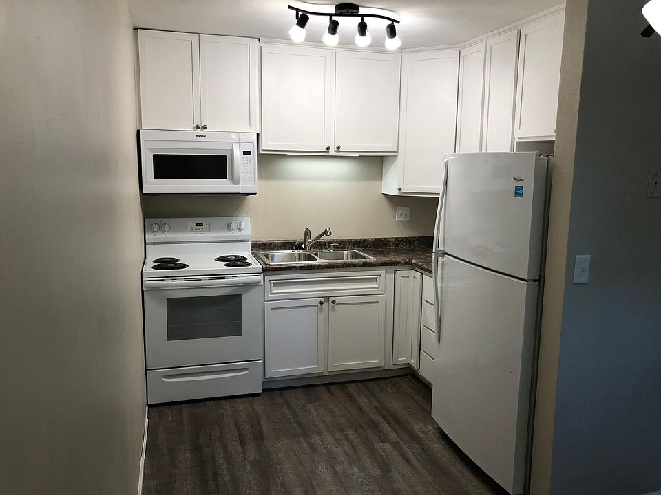 1st image of 305 W Cruger Ave #4