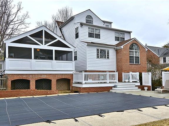 3rd image of 4008 Everett St