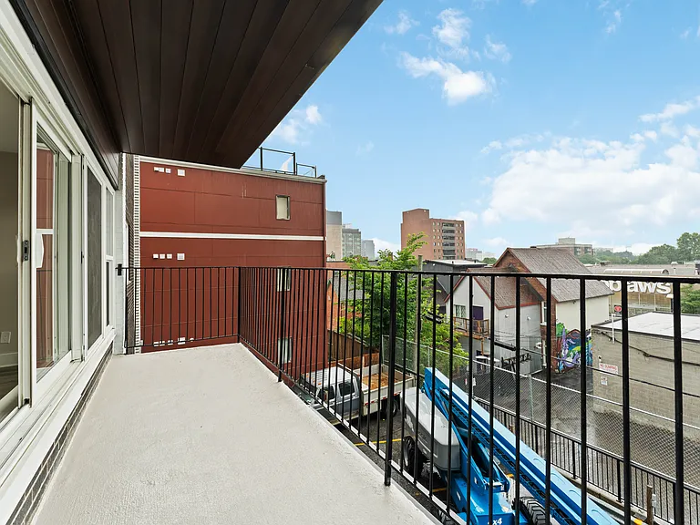 325 Besserer St — Photo 82
