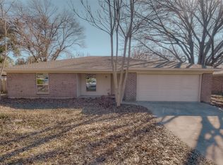 1800 Mulberry Dr, Benbrook, TX 76126