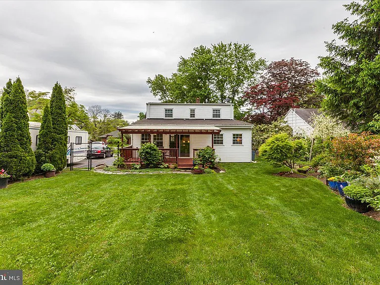 394 Franklin Ave — Photo 30