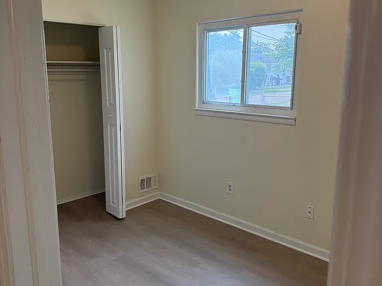 20409 Vermander Ave — Photo 12