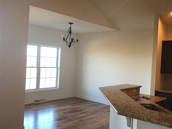 2nd image of 8 New Heron Dr