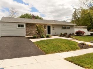 291 Oaktree Dr, Levittown, PA