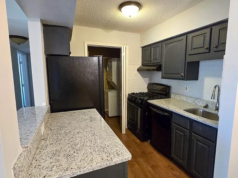 1300 Hillbrow Ln #203 — Photo 8