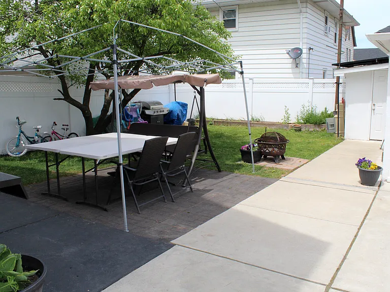 391 Semel Ave #2 — Photo 15