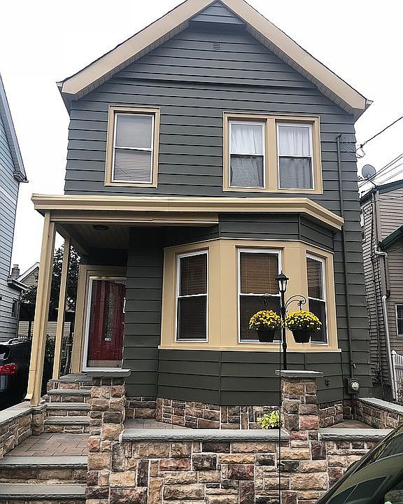 2nd image of 225 Marion St