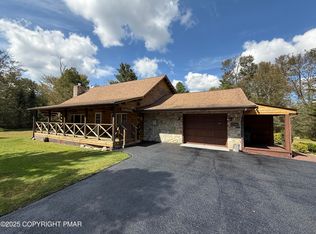7734 Apple Ln, Tobyhanna, PA 18466
