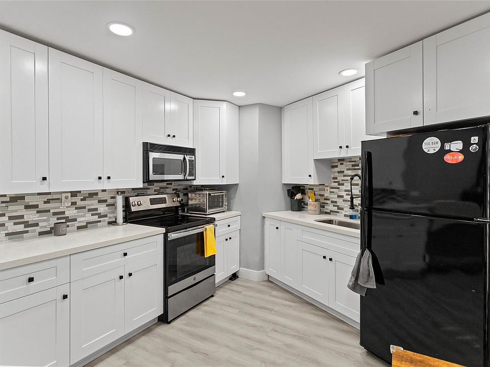 1st image of 22940 Oxford Pl APT C