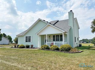 1042 Anna Ln, Bowling Green, OH 43402