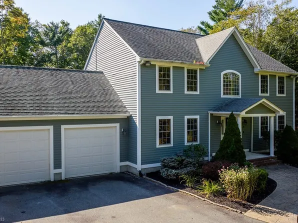 18 Brittany Ln, Dartmouth, MA 02747