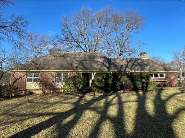 9836 Overbrook Rd, Leawood, KS 66206