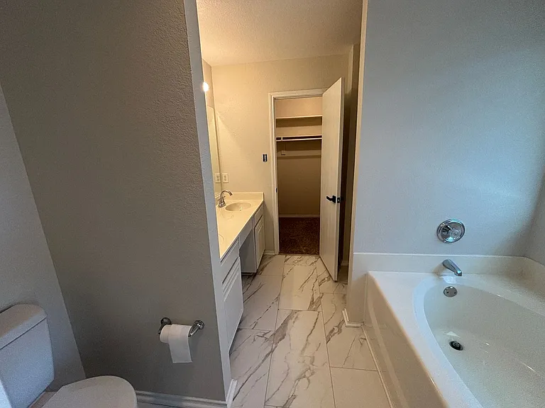 2748 Wakecrest Dr — Photo 17
