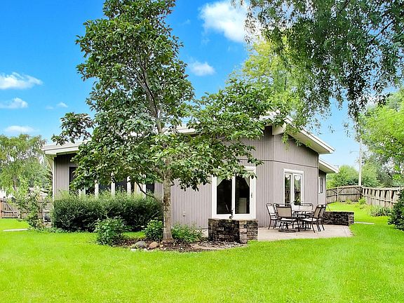 4th image of 210 Hartway Ct