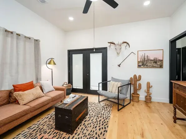 502 Dark St, Brenham, TX 77833