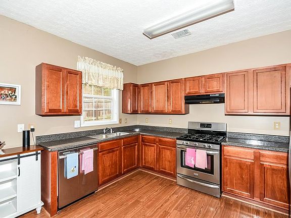 3rd image of 6220 Ambercrest Ct