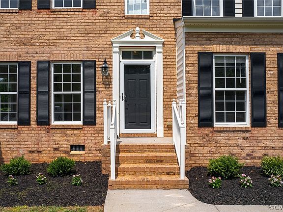3rd image of 220 Ashbury Hills Dr