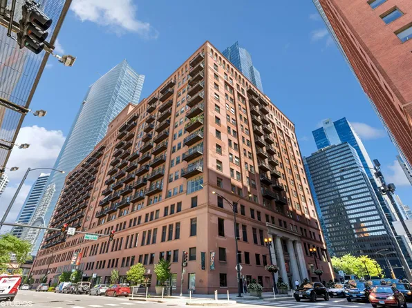165 N Canal St APT 706, Chicago, IL 60606