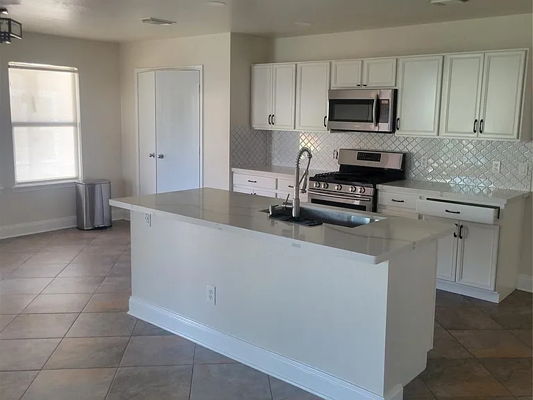 3903 Brook Garden Ln — Photo 7
