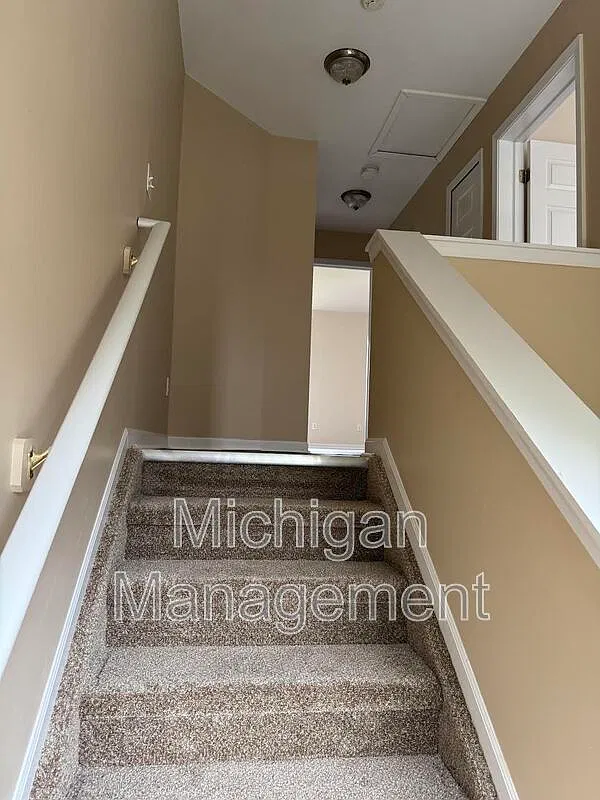 3 bed, 2.5 bath, 1548 sqft, $2,000 — Photo 2