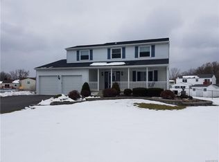 6921 Academy Ln, Lockport, NY 14094