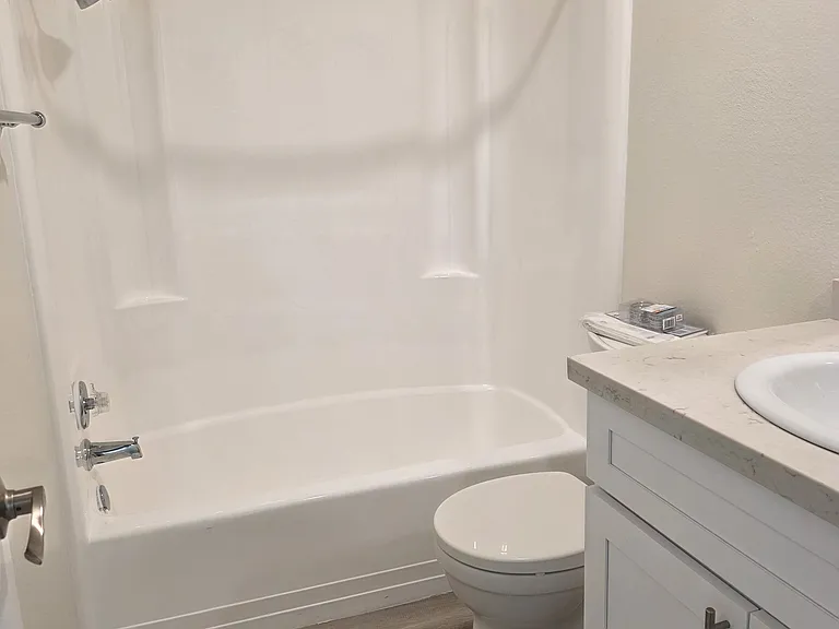 Chateau Gardens Apartments — Photo 28
