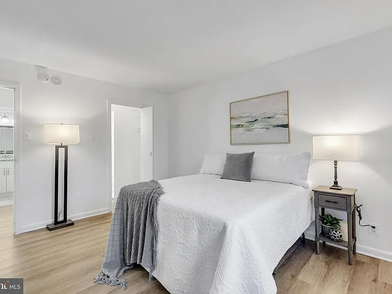 2030 N Adams St #303 — Photo 18
