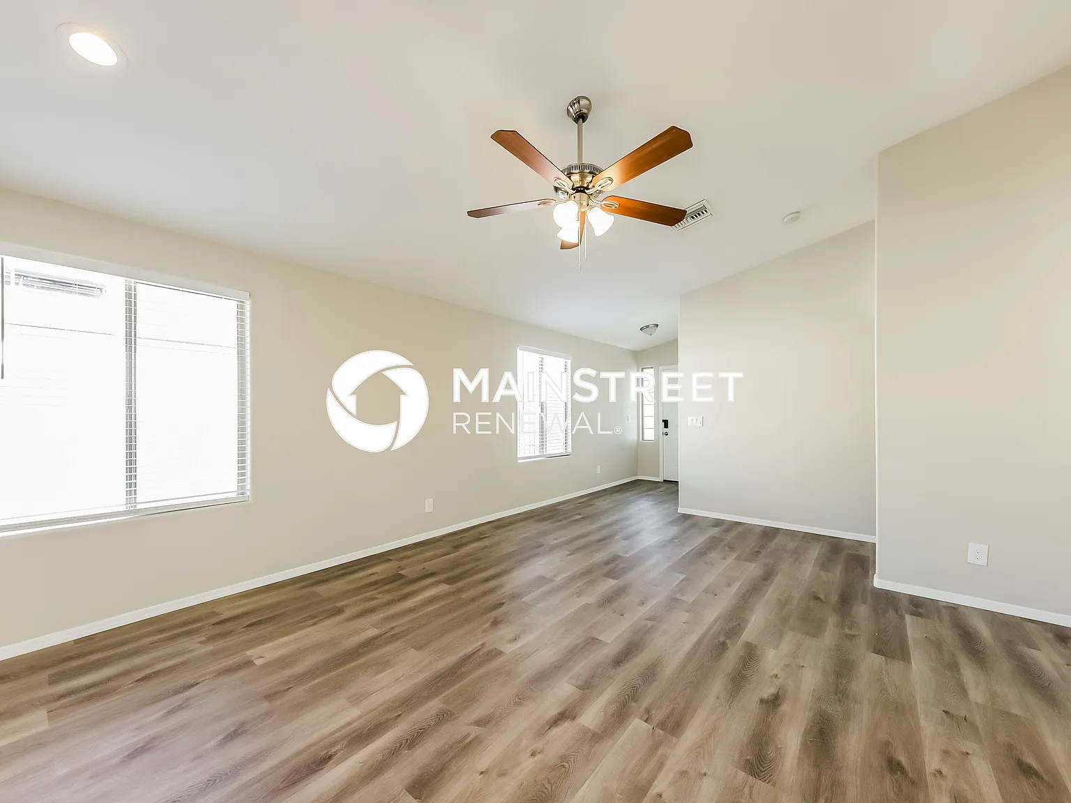 4506 N 22nd Ave — Photo 4
