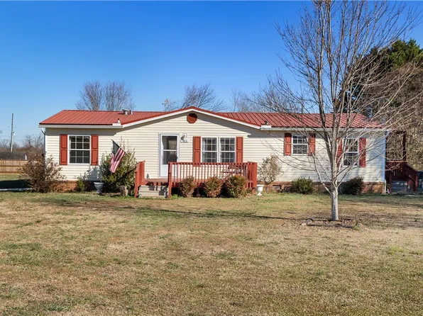 811 Pine Grove Rd, Seneca, SC 29678