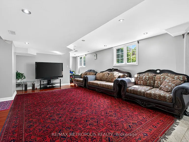 43 Williamson Dr W #BASEMENT — Photo 12