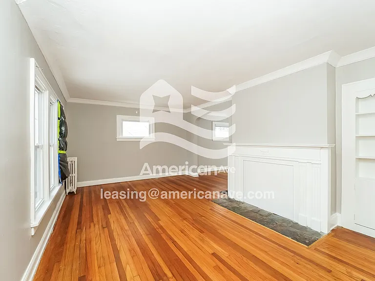 706052_003_living_room_3.jpg