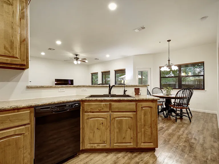 2251 Hazelwood Dr — Photo 9