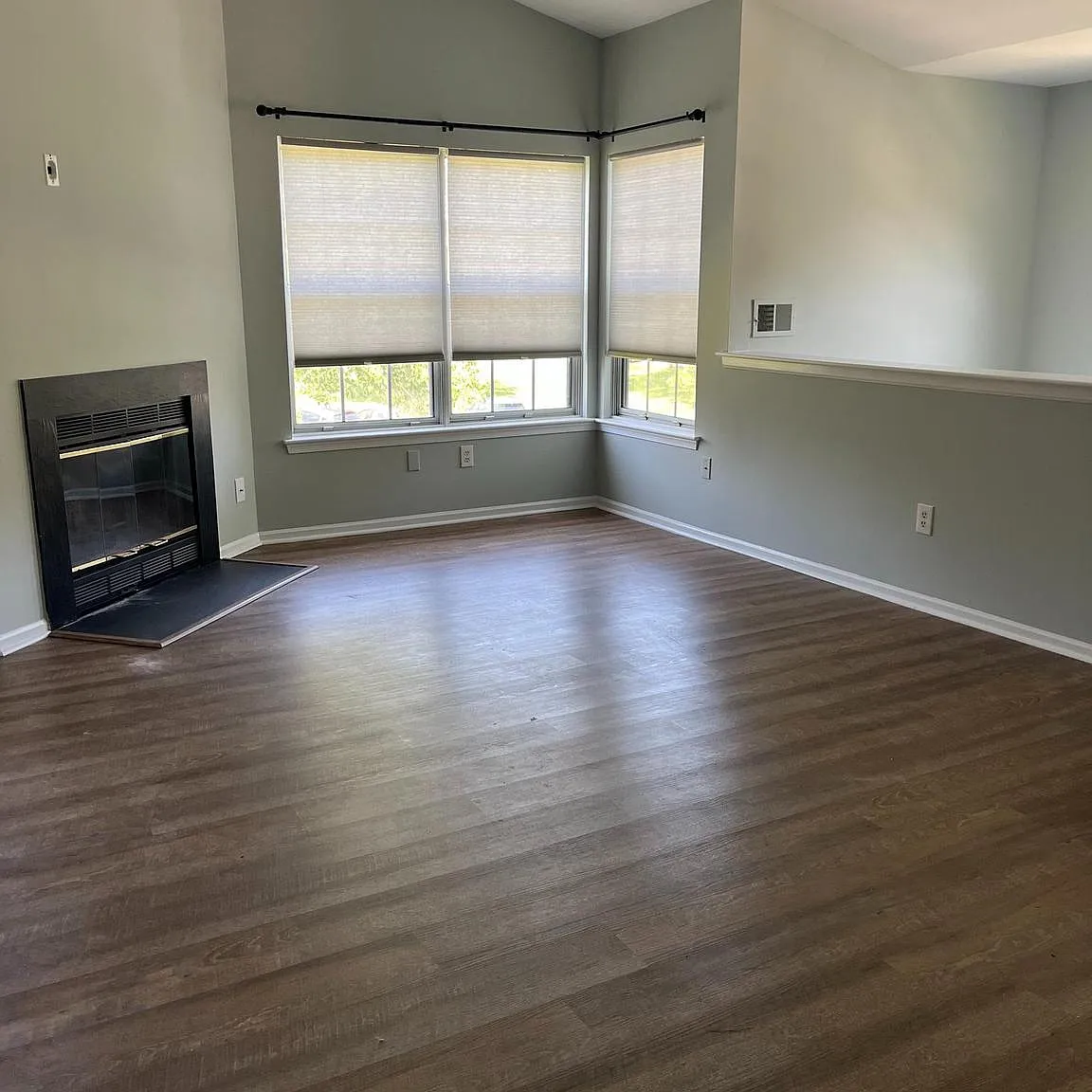 2 bed, 1.0 bath, 1060 sqft, $2,300 — Photo 4