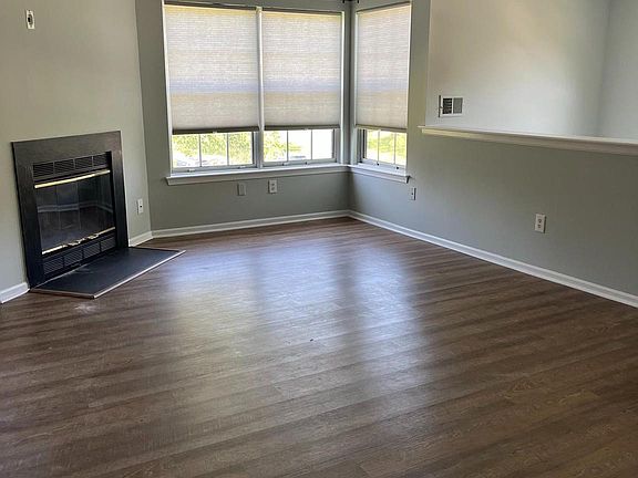 4th image of 142 Andover Pl #14