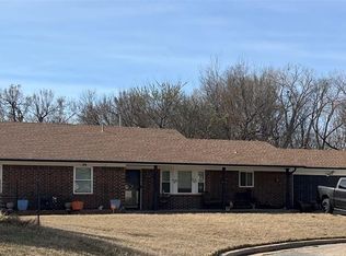 107 Glenwood Dr, Chickasha, OK 73018