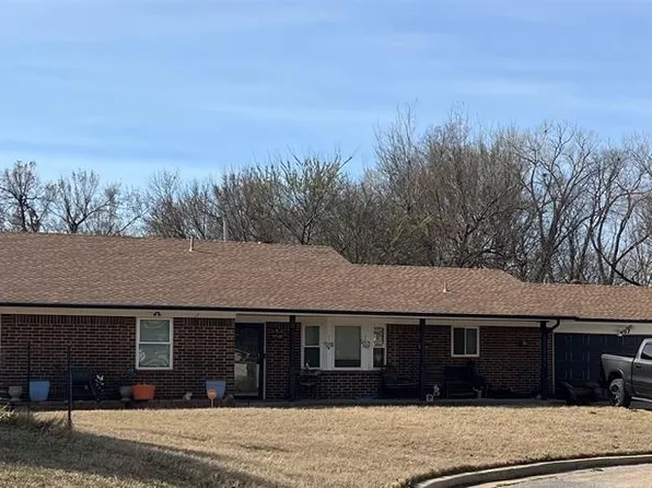 107 Glenwood Dr, Chickasha, OK 73018