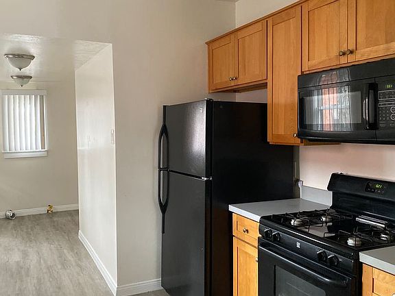 4th image of 3514 Collier Ave