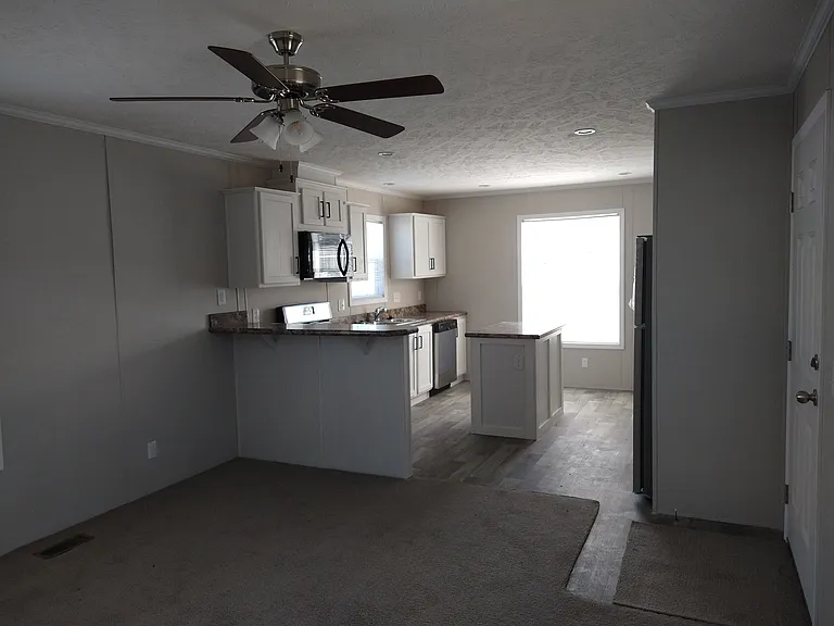 Broadview Estates — Photo 16