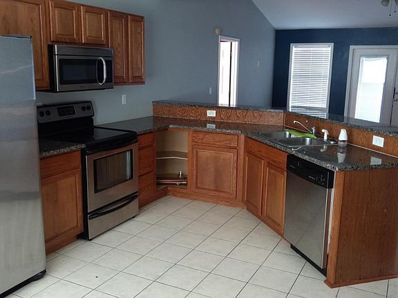 3rd image of 686 SW Chesterfield Cir