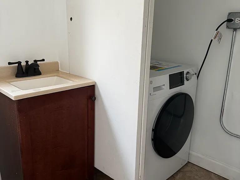 607 N Noble St #4 — Photo 8