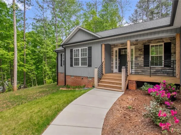 441 Cody Dr, Thomasville, NC 27360