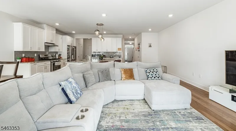 3 bed, 3.5 bath, $5,350 — Photo 2