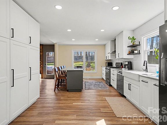 5th image of 1834 Summerhill Dr