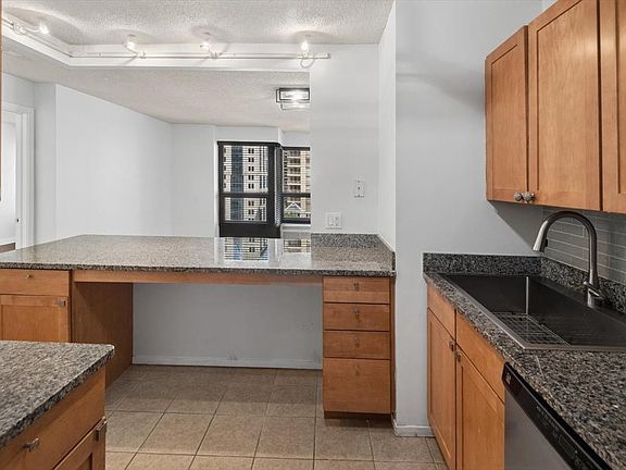 5th image of 30 E Huron St APT 908