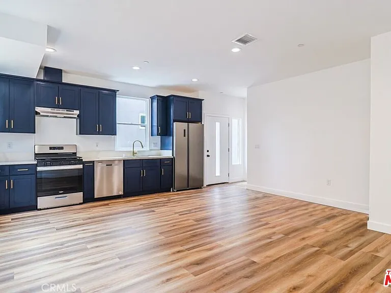 712 S Alma St — Photo 2
