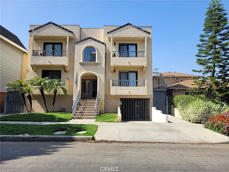 11041 La Maida St — Photo 1