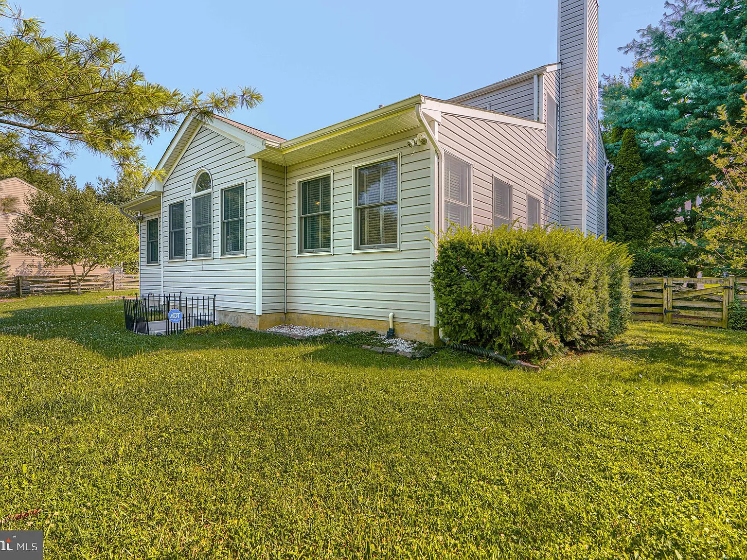 5 bed, 4.0 bath, 3848 sqft, $4,850 — Photo 4