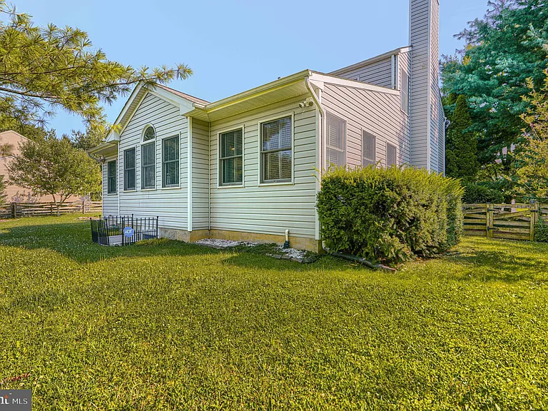 8301 Whitebark Ct — Photo 4