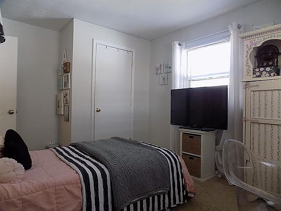 2nd image of 4 Wightman Dr